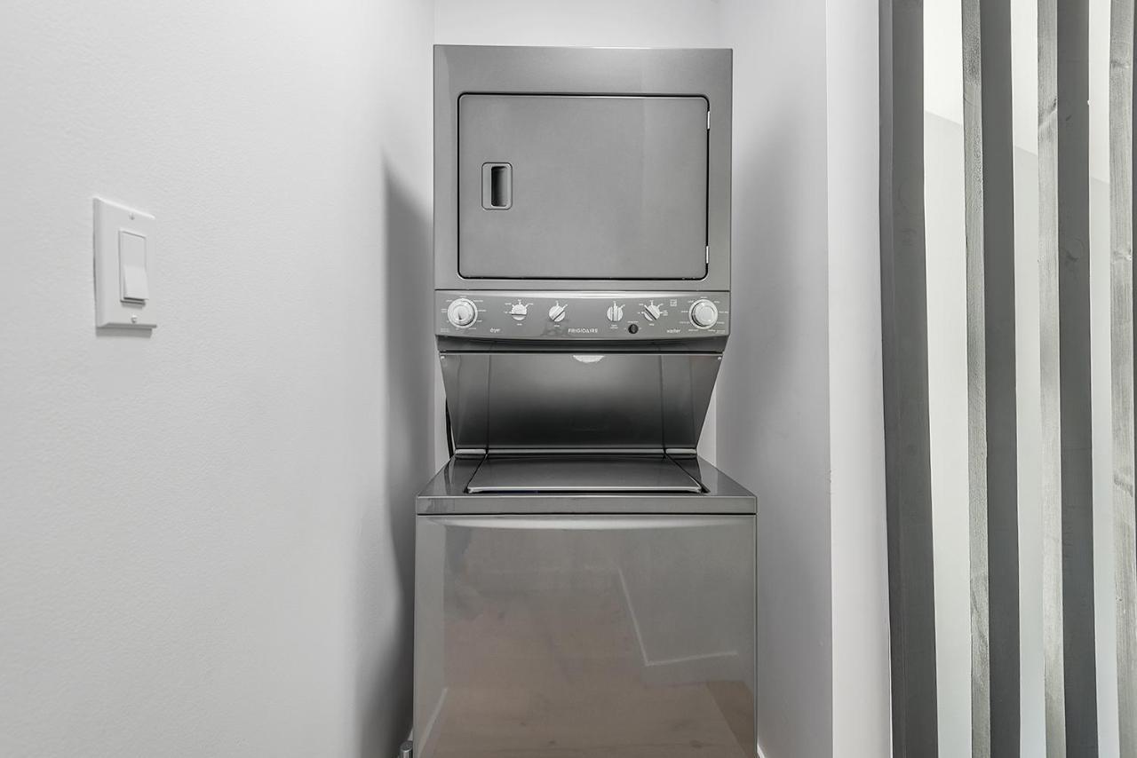 Free Parking Prime Location New Modern Condo Brossard Ngoại thất bức ảnh