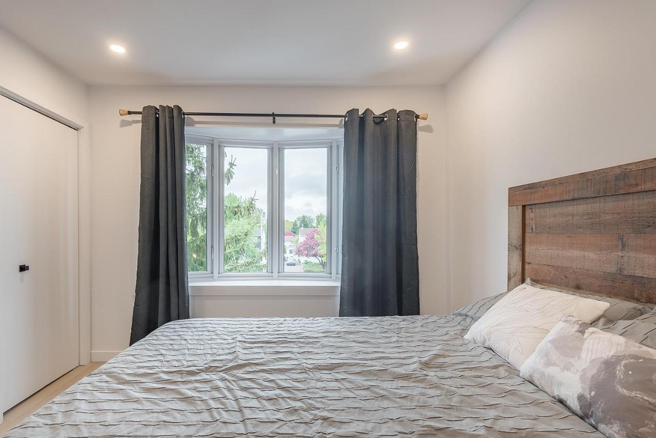Free Parking Prime Location New Modern Condo Brossard Ngoại thất bức ảnh
