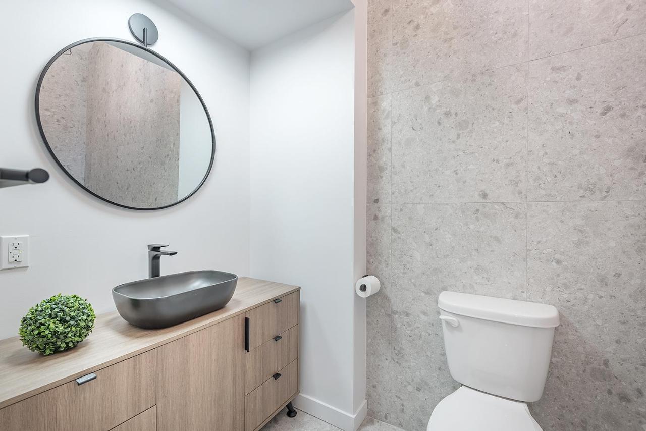 Free Parking Prime Location New Modern Condo Brossard Ngoại thất bức ảnh